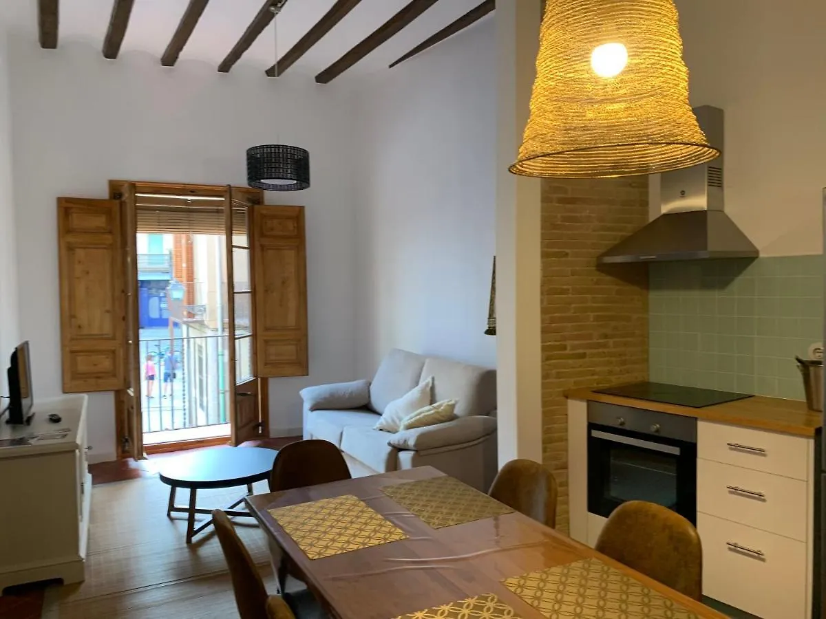 Apartamento Casa Moner Loft edifici històric centre medieval de Castelló Castelló d'Empúries España